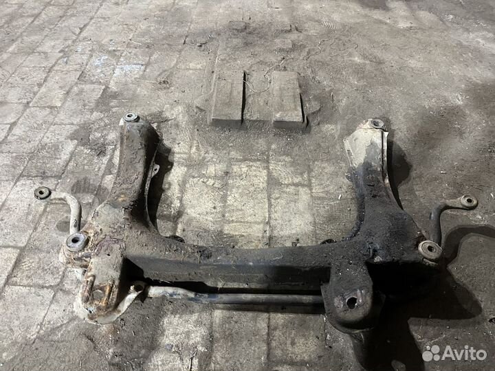 Подрамник Audi 80 B3