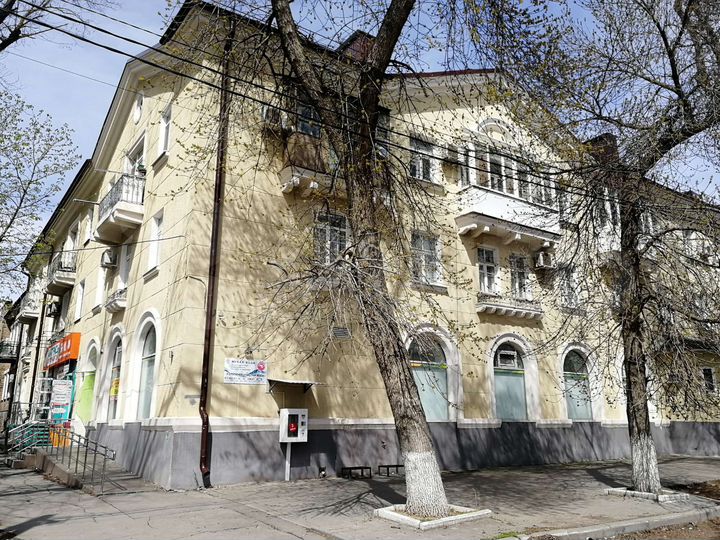 2-к. квартира, 42 м², 3/3 эт.