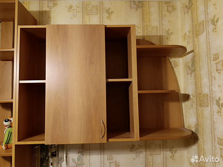 Шкаф навесной бу
