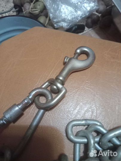 Цепь стальная с2 карабинами 5,5 метров сост.отличн