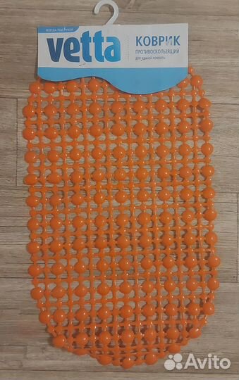 Противоскользящий коврик в ванну