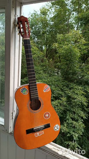 Классическая гитара шестиструнная