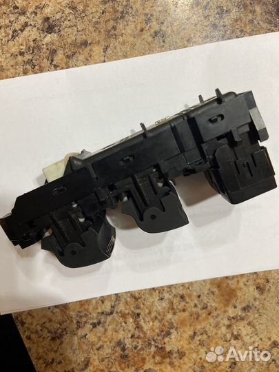 Бок управления стеклоподъемниками