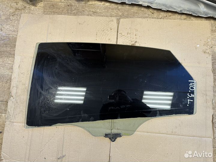 Заднее левое стекло Huundai I40
