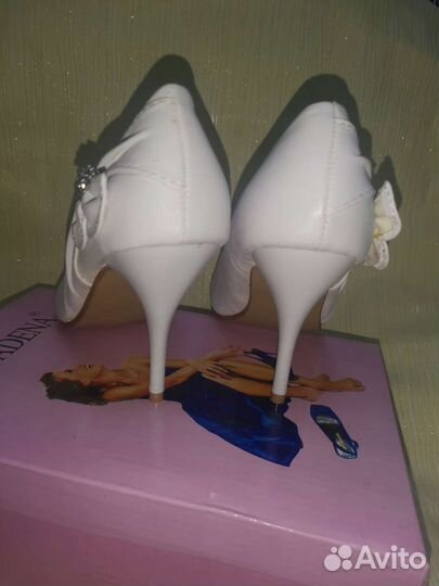 Туфли женские 35 размер новые белые