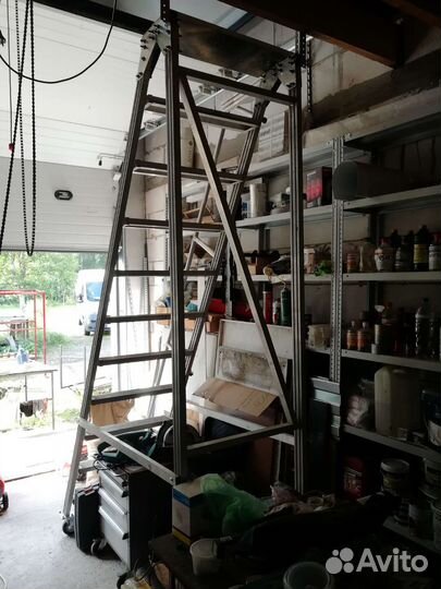 Стремянка на колесах