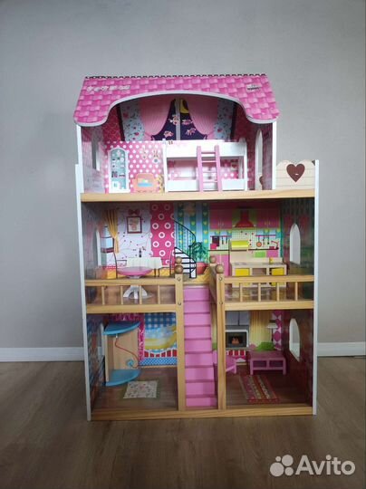 Кукольный домик с мебелью