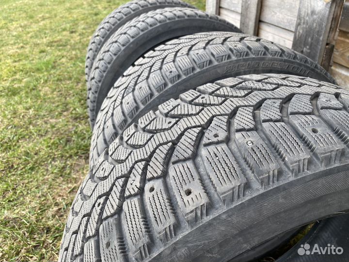 Bridgestone Blizzak Spike-01 245/40 R18 97T