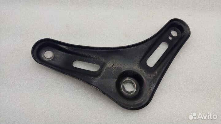 Кронштейн подрамника задний левый Hyundai Sonata