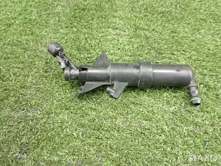 Форсунка омывателя фары правая VAG Volkswagen Pass