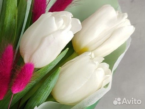 Букет комплимент из тюльпанов