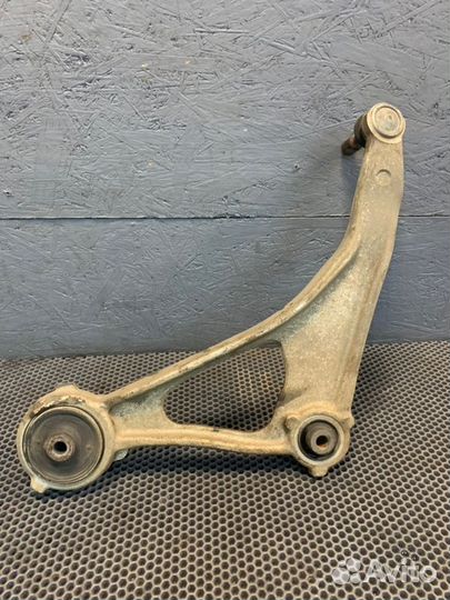 Рычаг подвески передний правый Nissan Teana L33