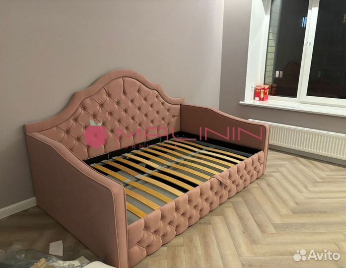 Детская мягкая кровать 90 на 160