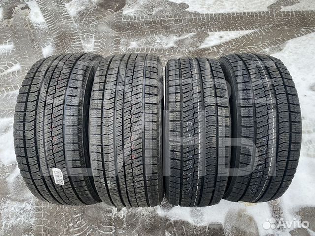 Bridgestone Blizzak Ice 215/55 R17 98T