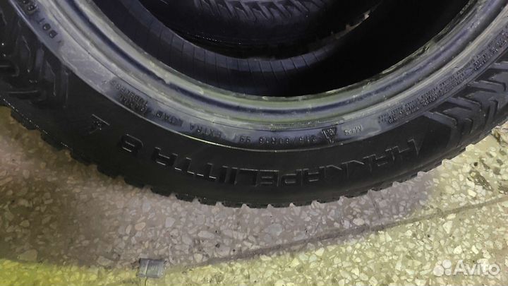 Nokian Tyres Hakkapeliitta 8 215/60 R16
