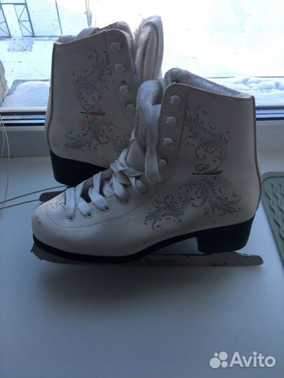 Коньки фигурные женские 40 размер