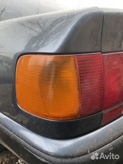 Фонарь в крыло audi 100c4 Hella