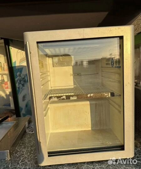 Холодильник минибар