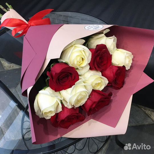 Розы белые и красные Букет роз