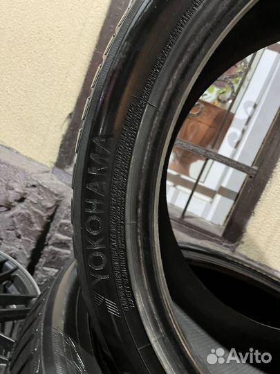 Yokohama BluEarth Winter V905 21/35 R21