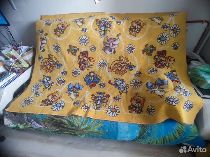 Ковер детский жёлтый