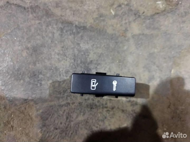 Кнопка центрального замка Volkswagen Touareg