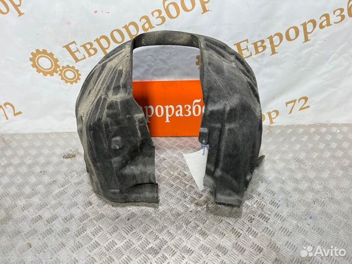 Подкрылок передний правый Volvo V60 FW48