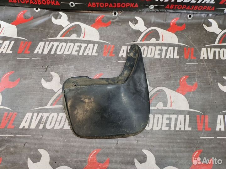 Брызговик задний правый Renault Sandero 1