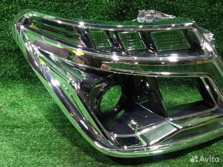 Маска фары Patrol (10-14) R б/у