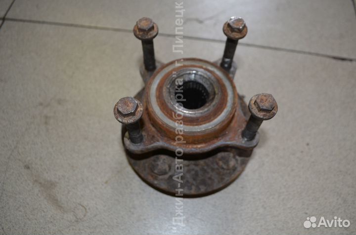 Ступица передняя Land Rover Discovery 3 LR014147