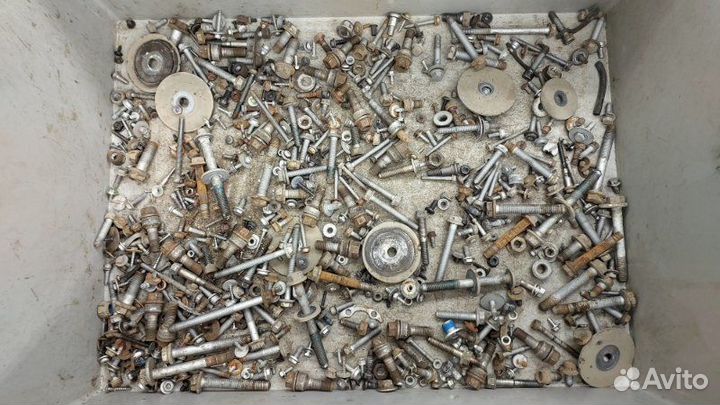 Б/У Болты комплект Состояние хорошее, оригинал