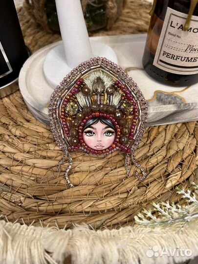 Брошь ручной работы (бисер)