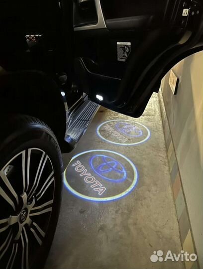 Подсветка в двери с проекцией Тойота (пара)