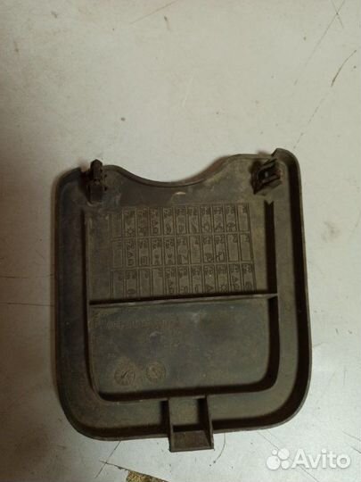 Крышка блока предохранителей Ford Focus 1