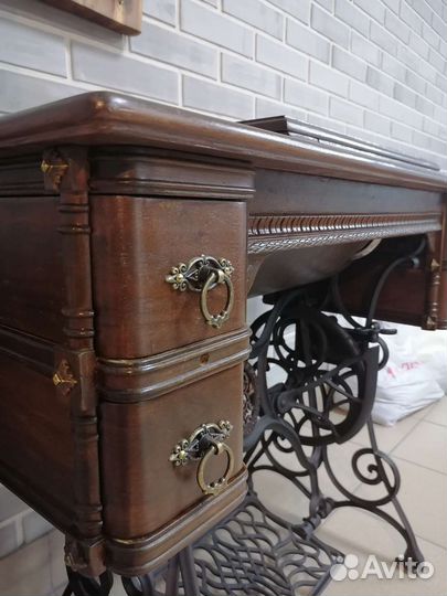 Швейная машинка zinger