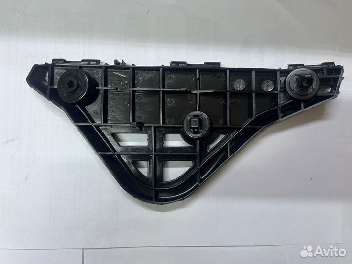 Кронштейн бампера передний правый Toyota Camry