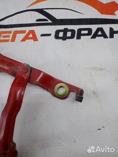 Петля крышки багажника правая Mazda Mazda3 седан