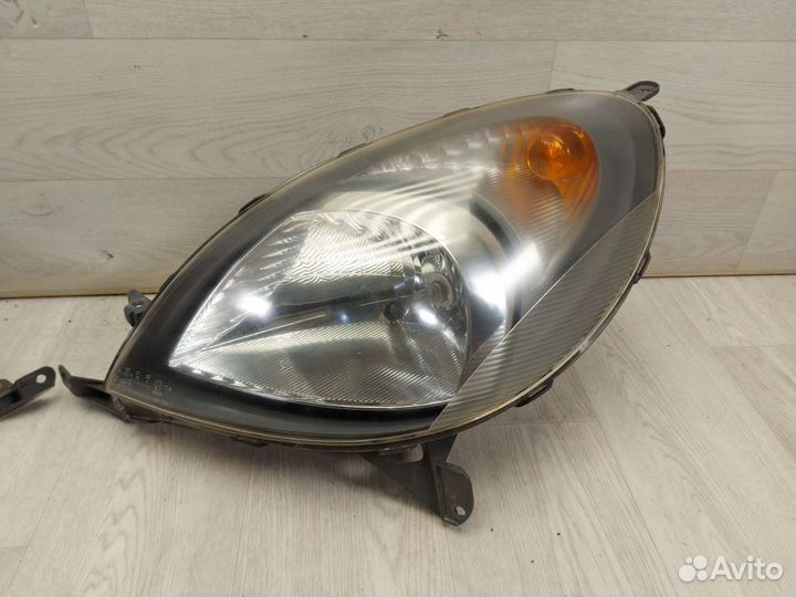 Фары Toyota Yaris Verso 1999-2006