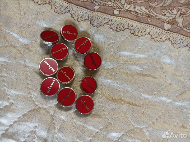 Пуговицы Kiton красные