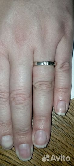 Серебряное кольцо с 1 камнем