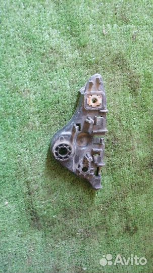 Кронштейн креплен. бампера лев. Renault megane 3