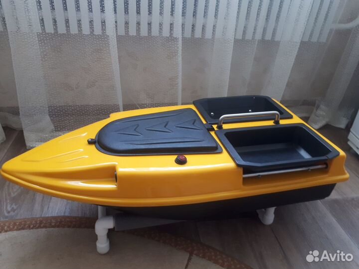 Прикормочный кораблик для рыбалки