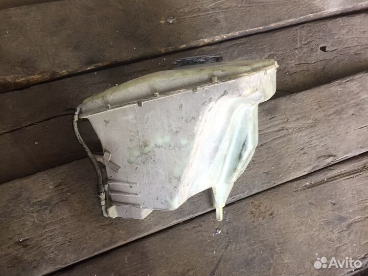 Бачек омывателя Toyota corolla ceres