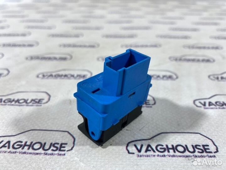 Кнопка противоугонной системы Audi A4 B6 8E 1.8T