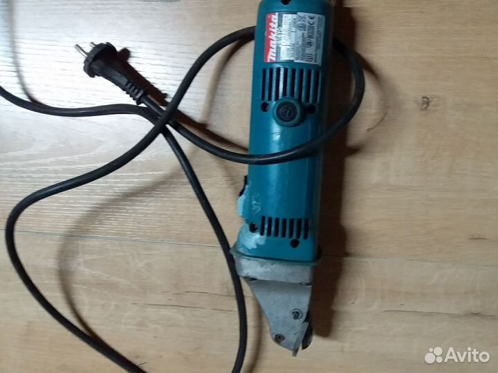 Ножницы по металлу makita