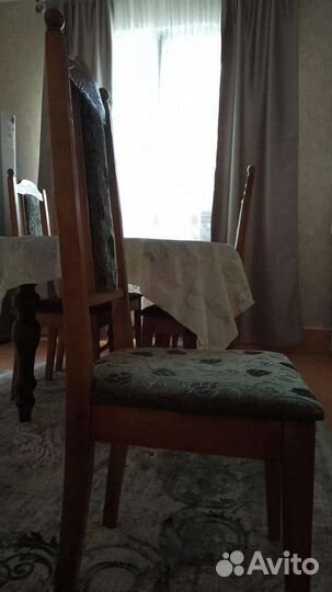 Стол и стулья