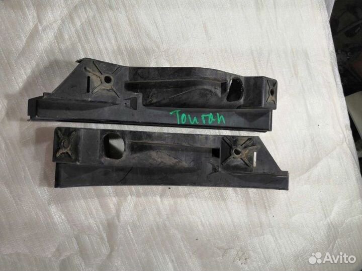 Крепление бампера переднее Volkswagen Touran 1