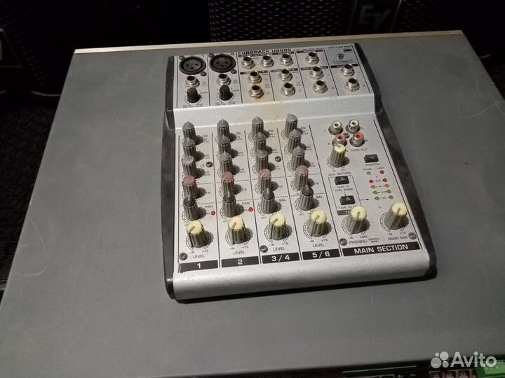 Микшерный пульт behringer