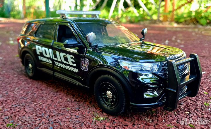 Ford police interceptor utility 1/24