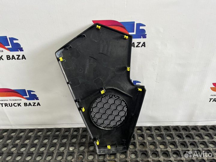 82301918 Решетка динамика правая Renault T